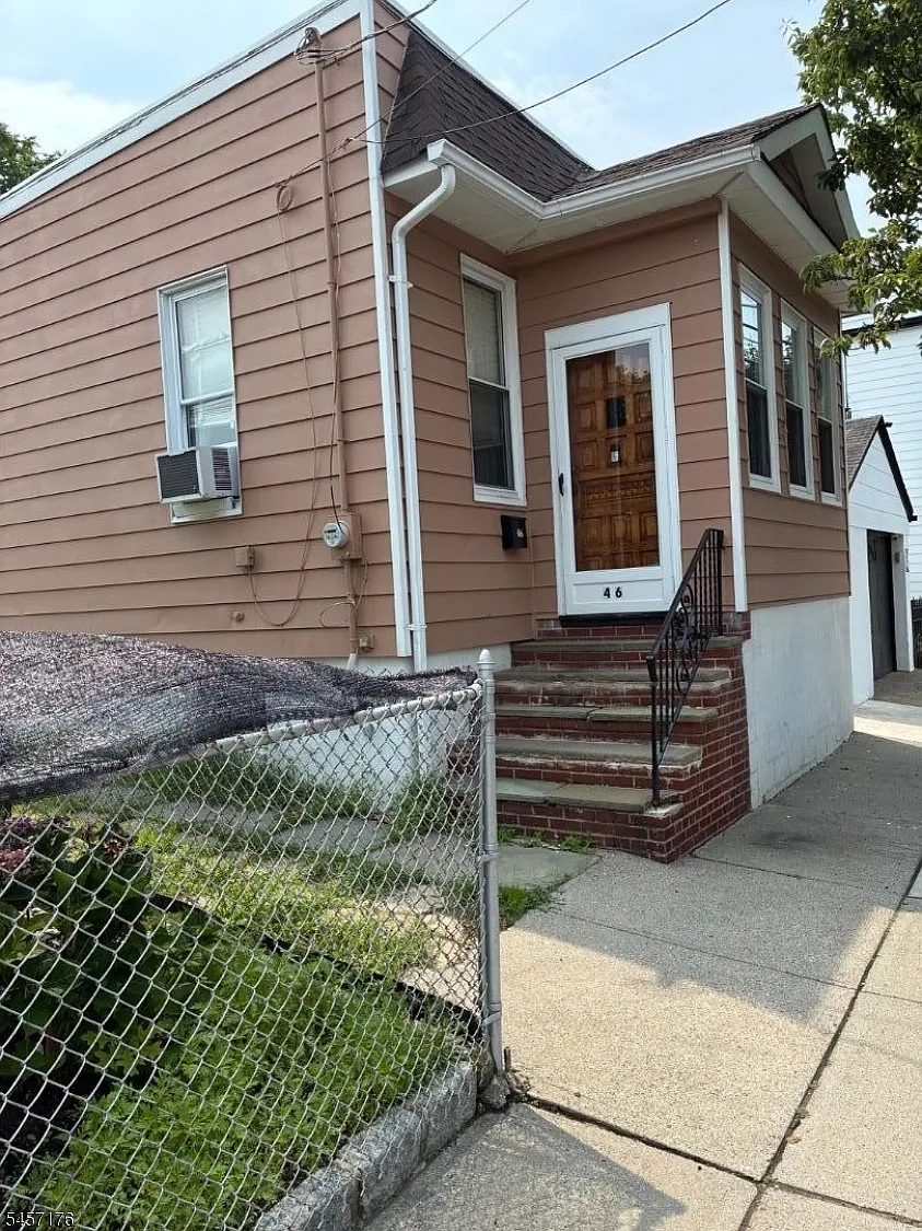 2 bed, 1.0 bath, $2,500 — Photo 2