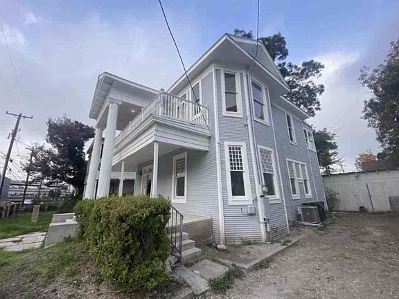 3rd image of 639 W Elmira St