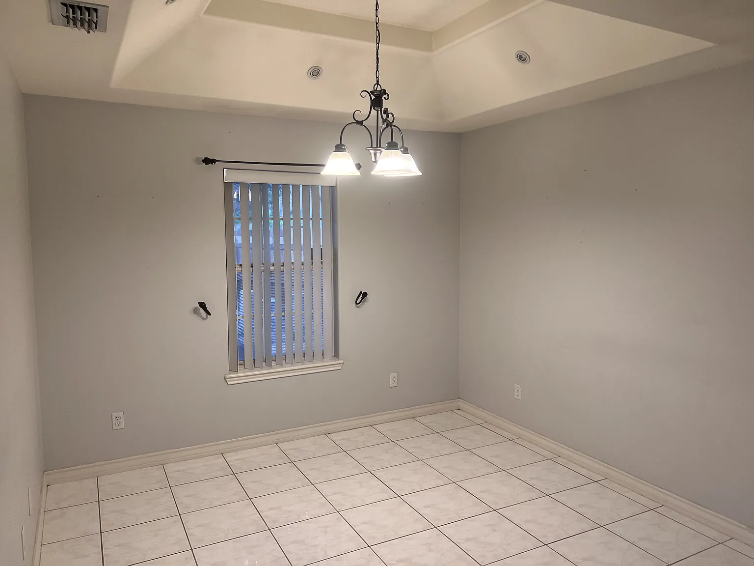 3 bed, 1300 sqft, $1,600 — Photo 3