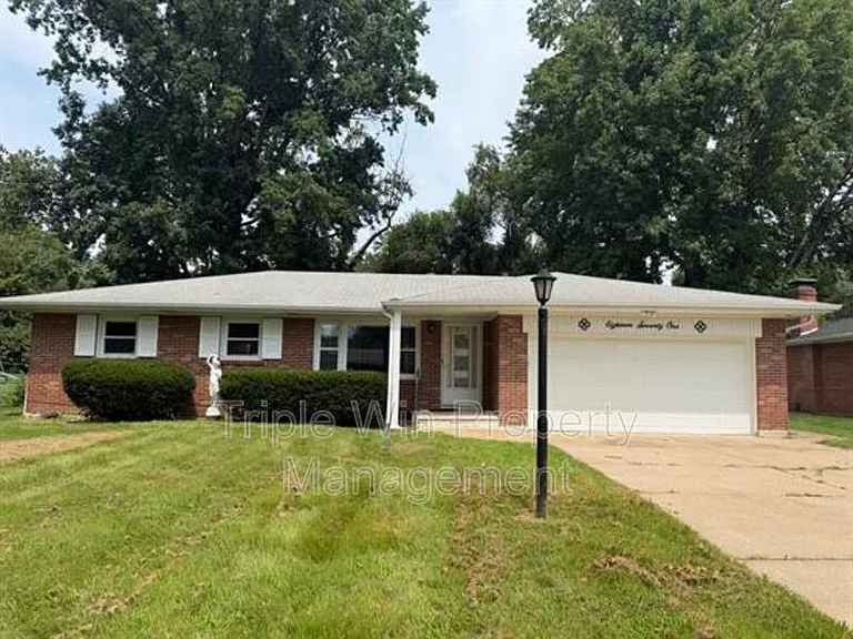 1871 Shardell Dr — Photo 1