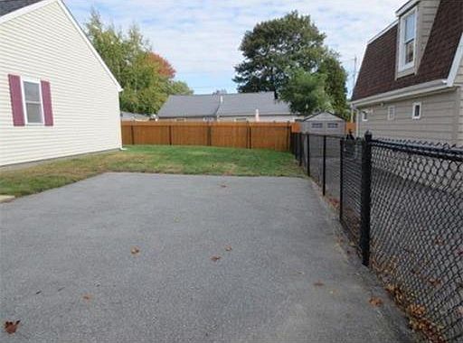 3rd image of 20 Hodges Ave