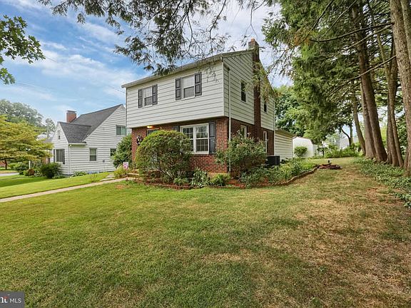 3rd image of 1712 Elm St