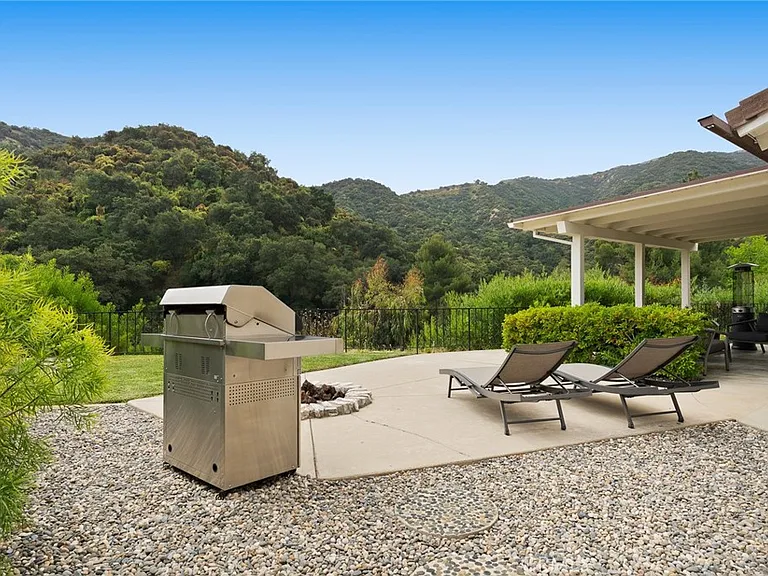 1310 J Lee Cir — Photo 3
