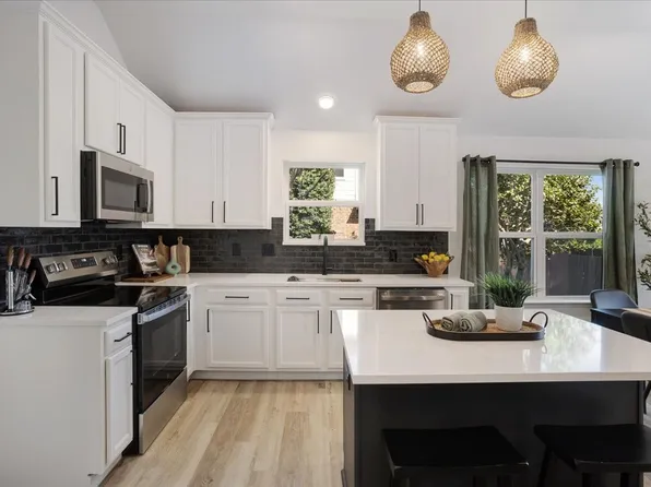 405 Northbrook Ave, Oak Pt, TX 75068