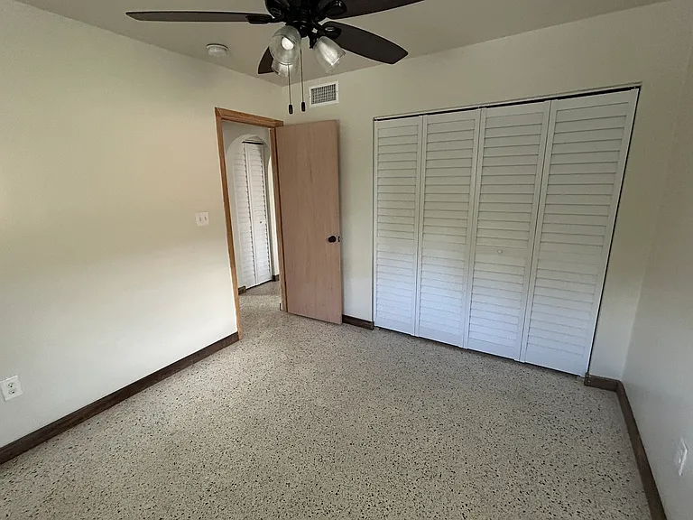 910 SW 4th Ave #3 — Photo 10