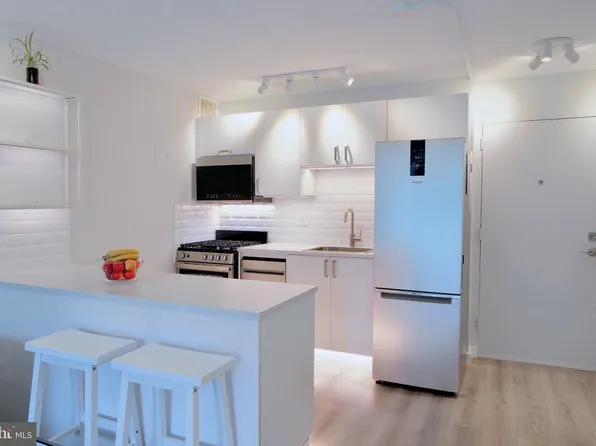2500 N Van Dorn St APT 320, Alexandria, VA 22302