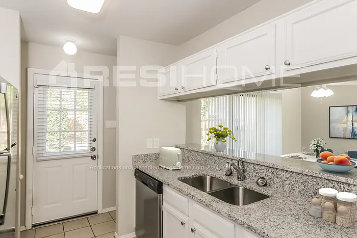 2213 Salerno Dr — Photo 3