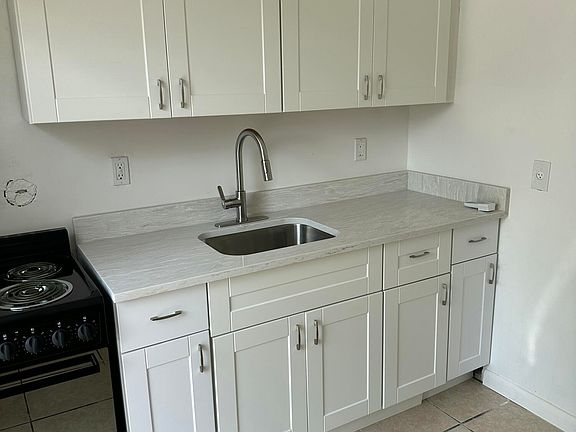 3rd image of 815 4th St APT 1