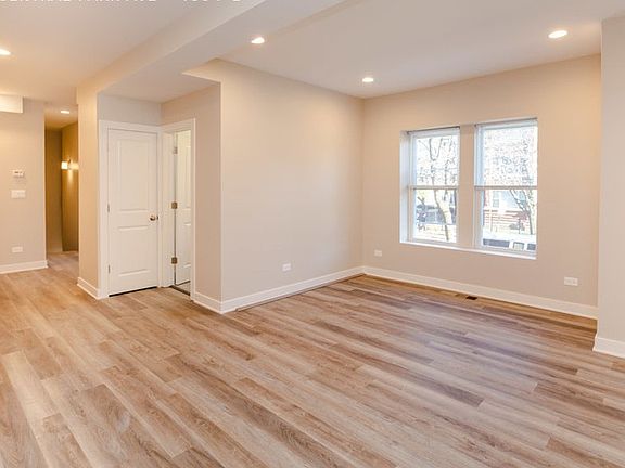 Living Room Pic 1