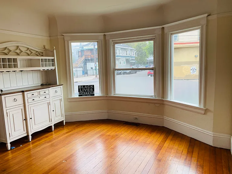 4629 Shattuck Ave — Photo 5