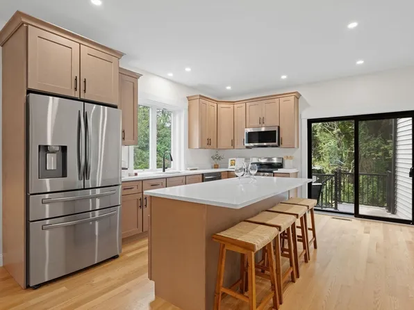 34 Frairy St, Medfield, MA 02052