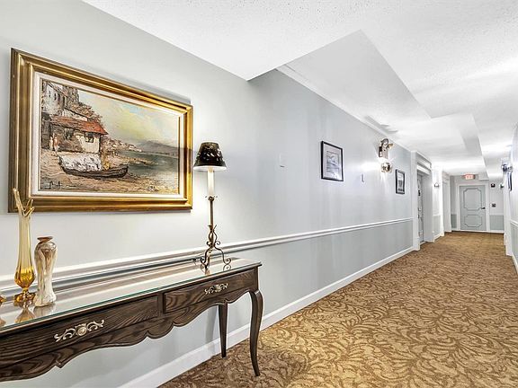 4th image of 450 W Adams Ave APT 28