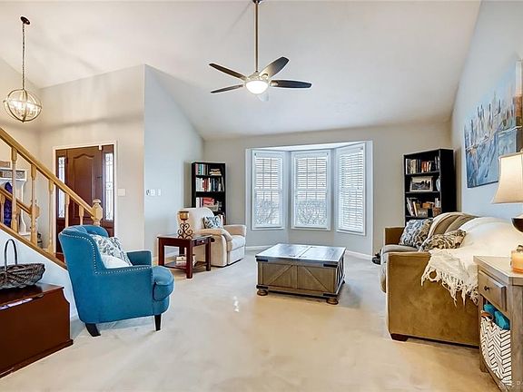 5th image of 812 Park Hill Ct