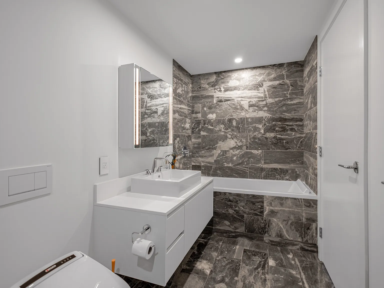 2 bed, 2071 sqft, $12,800 — Photo 4