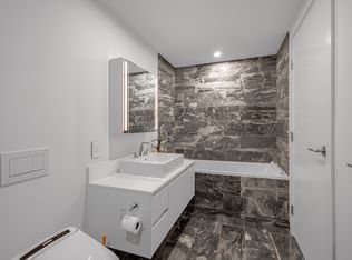 1480 Howe St #4702, Vancouver, BC V6Z 0G5