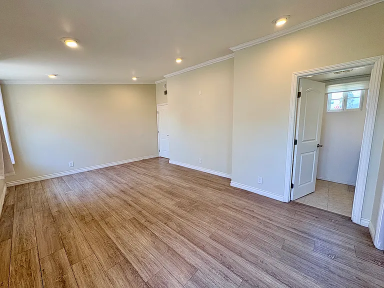 975 N Grammont Ave — Photo 19