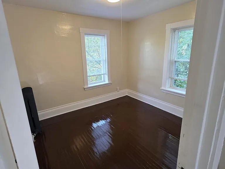 236-240 Locust St — Photo 3