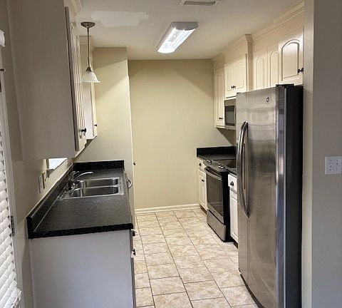 2nd image of 106 Frankfort Dr