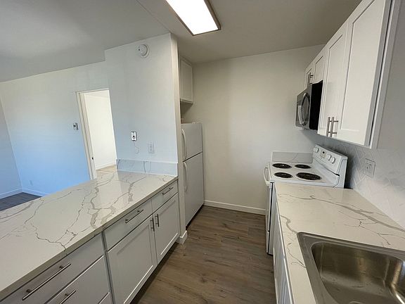 5th image of 412-424 Plymouth Dr #24