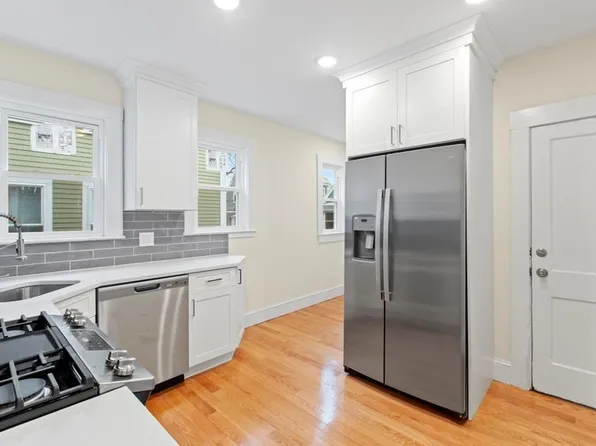 7 Connecticut Ave #1, Somerville, MA 02145