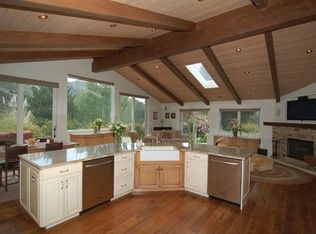 25090 Mulholland Hwy, Calabasas, CA 91302