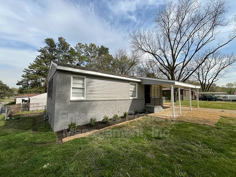 3736 Debby Dr — Photo 3