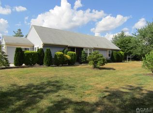 9 Yorkshire Dr, Monroe Township, NJ 08831
