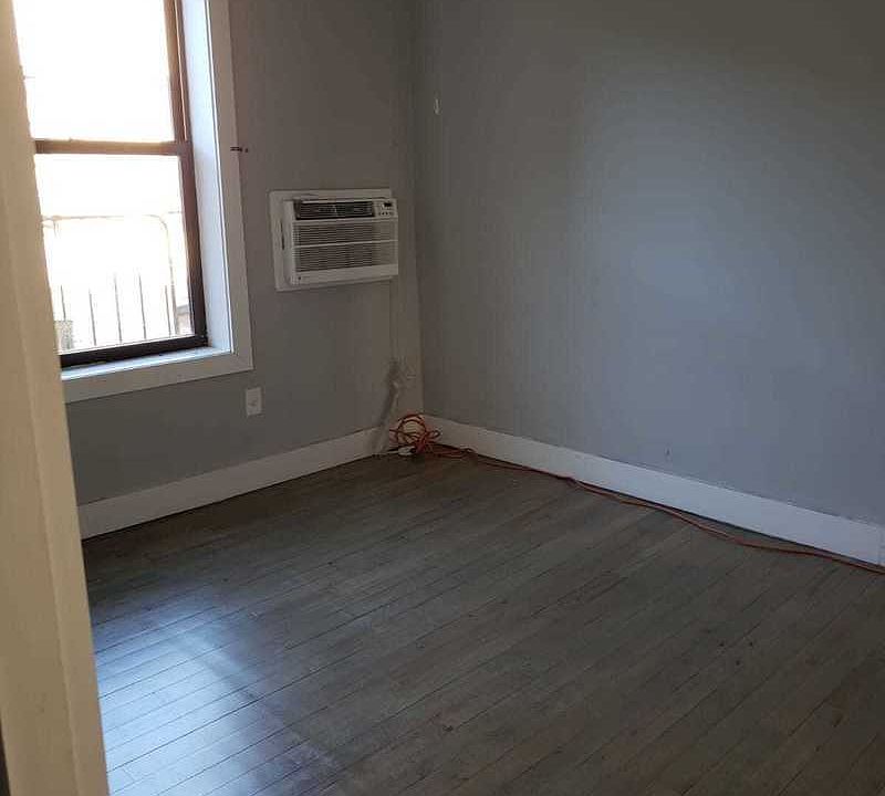 2nd image of 1212 Lincoln Pl APT 1H