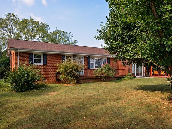 2nd image of 704 Hiwassee Hill Dr