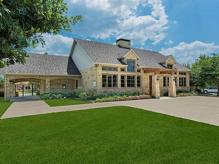 508 Fossil Creek Dr — Photo 2