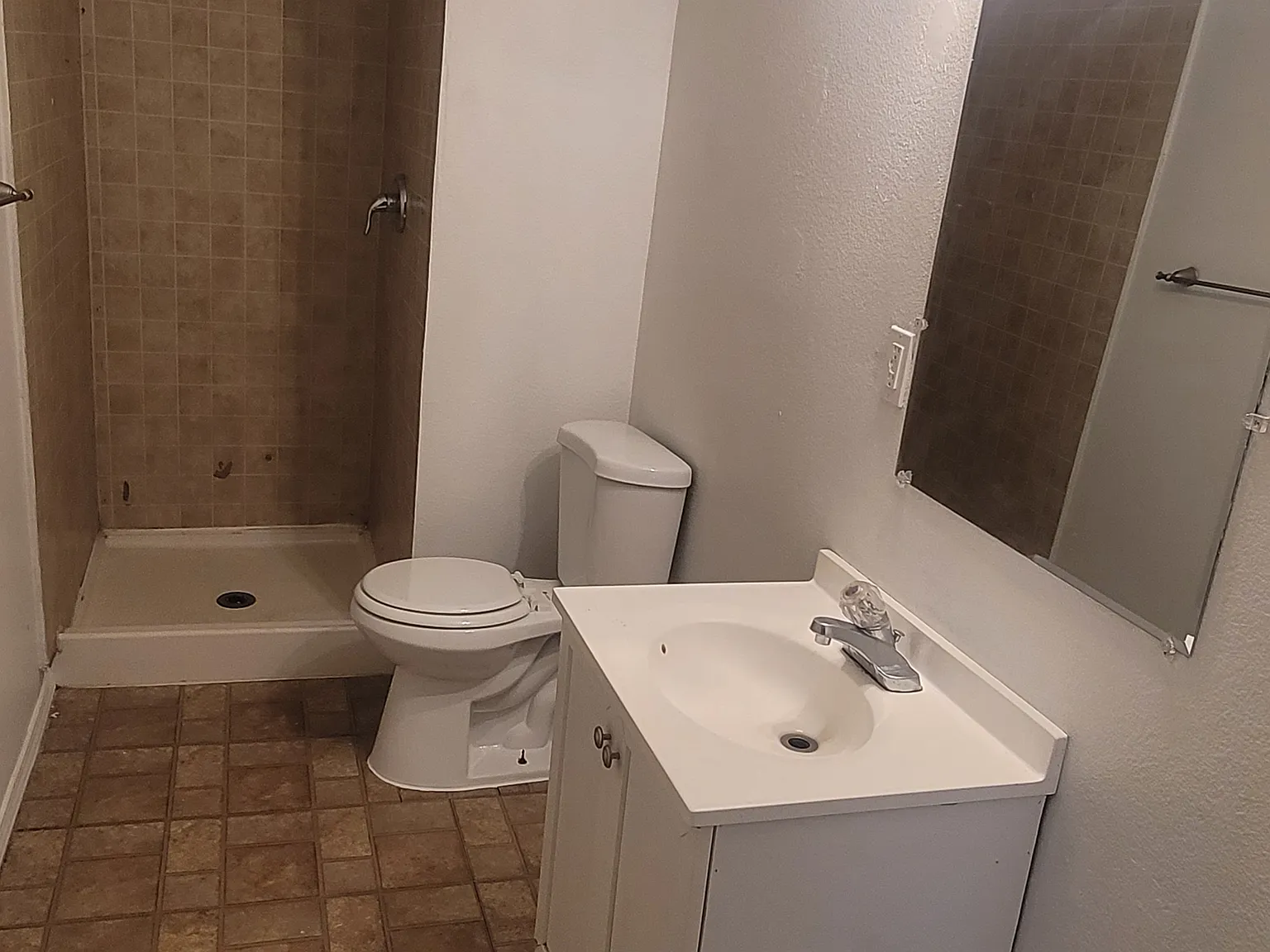 215 Jackson Ave — Photo 4