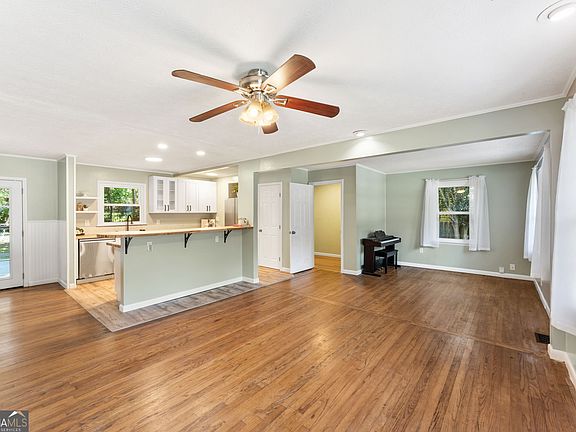 2nd image of 3272 Scarlett Ln NW