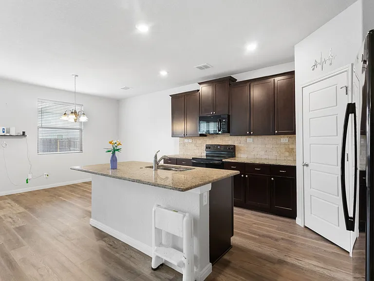 10679 Penelope Way — Photo 6