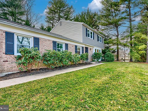 3rd image of 1202 Vermont Rd