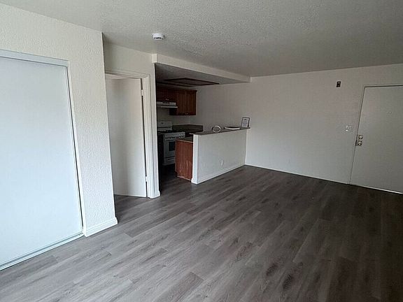 3rd image of 10059 Tujunga Canyon Blvd APT 306