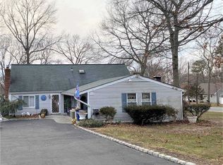 164 Calvert Ave, Ronkonkoma, NY 11779