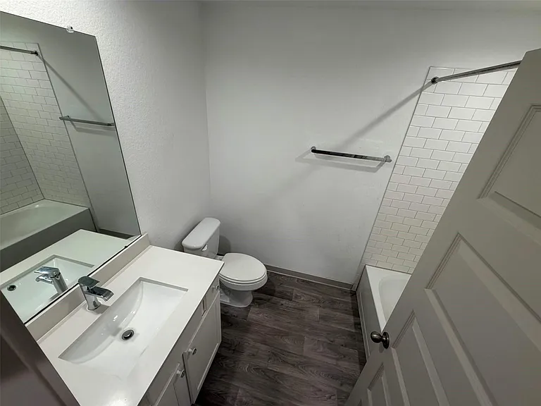 610 Lost Creek Dr — Photo 7