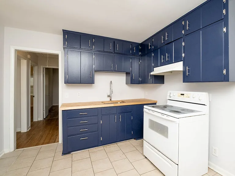 606 Village Ct — Photo 10