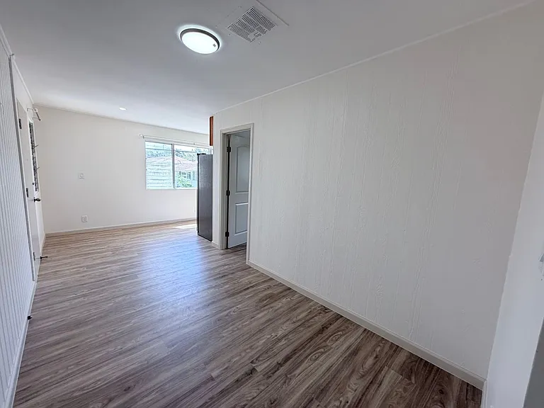 2210 N School St — Photo 13