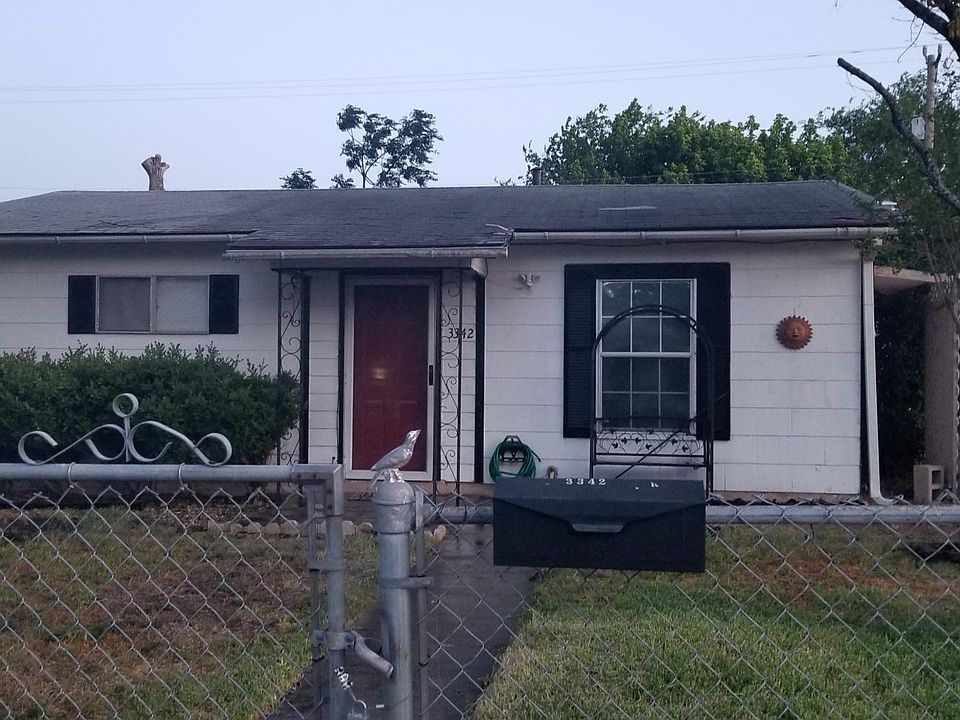 2 bedroom 1 bath with garage and 2 covered car port areas. Wood flooring throughout. Bathroom has marble tile on floor and tub walls.