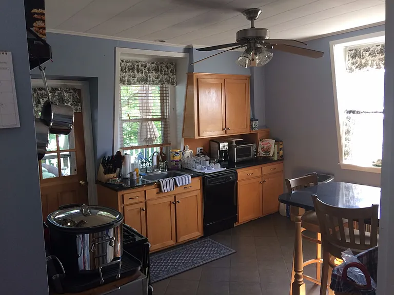151 Grove St — Photo 3