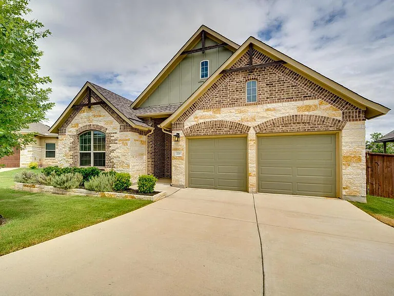 220 Oxbow Cv — Photo 2