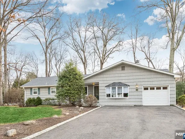 22 Glenair Ave, Waldwick, NJ 07463