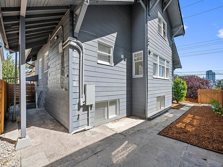 4525 5th Ave NE #L — Photo 11