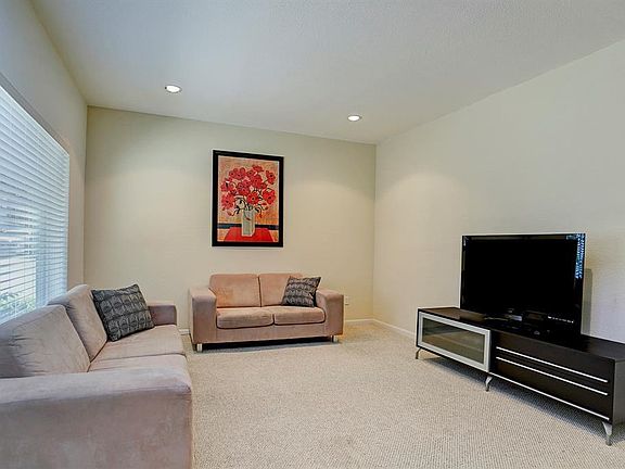3rd image of 1115 Augusta Dr APT 36