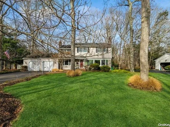 21 Flamingo Drive, Smithtown, NY 11787