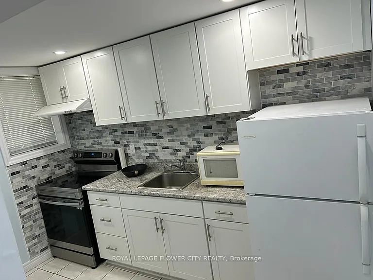 4 Lascelles Blvd #BSMT — Photo 2