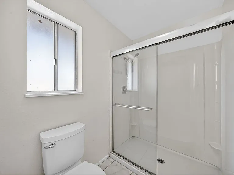 389 Summer Creek Ct — Photo 16