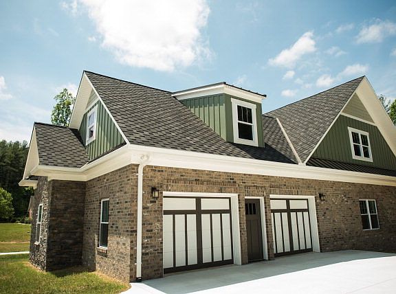 2nd image of 1646 Skyland Drive
