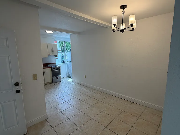 404 NE 26th Ter #400 — Photo 2